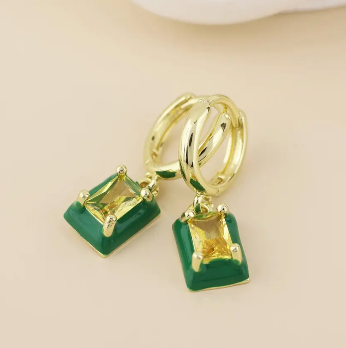 Gold-plated Emerald Glow Hoop Earrings with Crystal